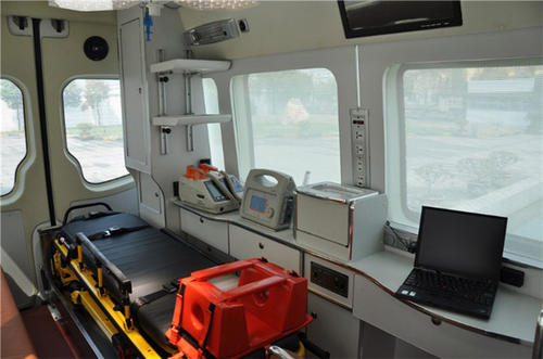 峡江县救护车内部